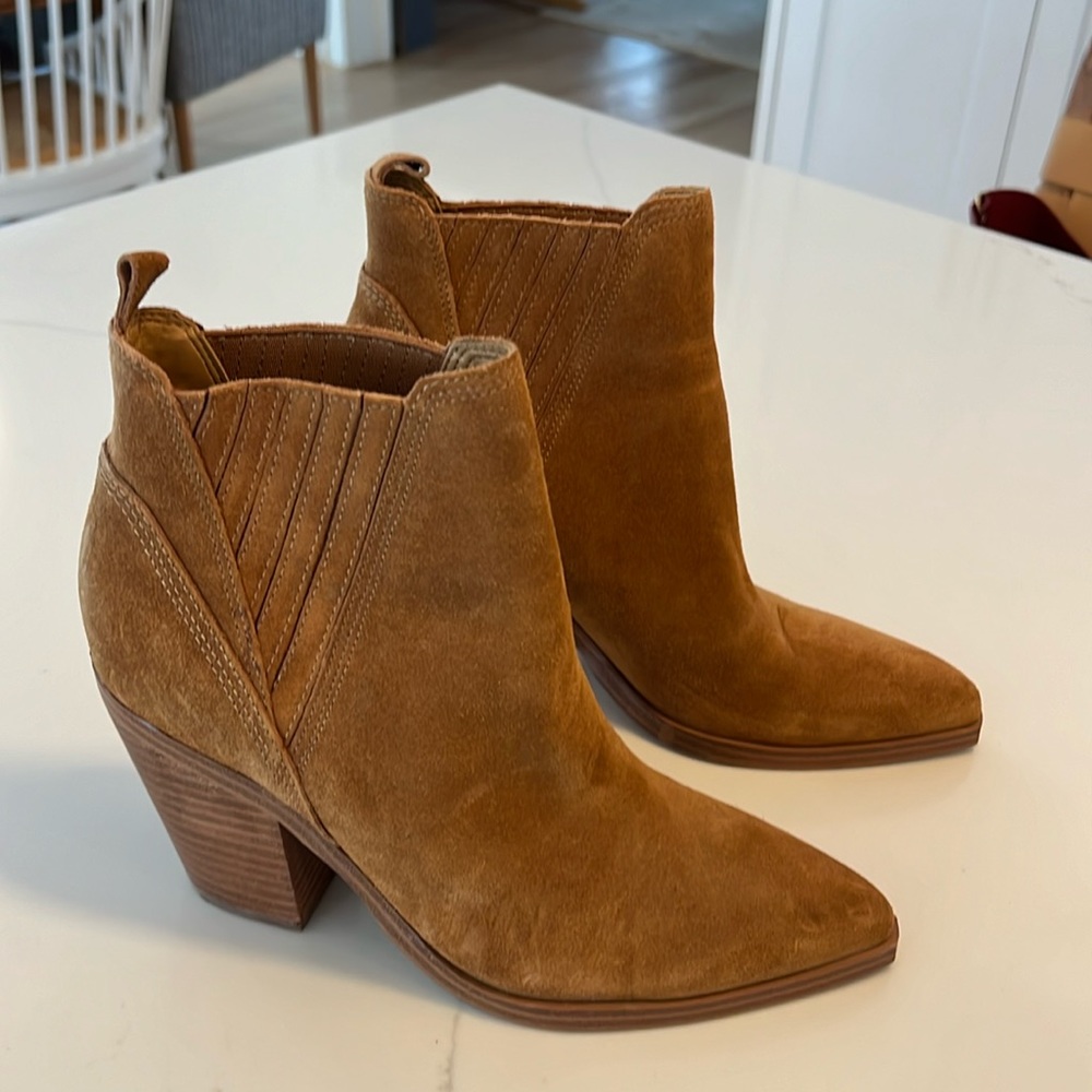 Marc Fisher Woman’s tan Heel Booties size 6.5